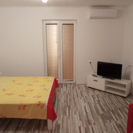 Studio Apartman Matkovic 伊莫茨基 外观 照片